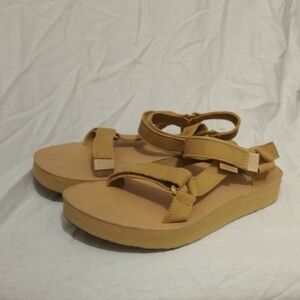 Teva Midform Universal Platform. Desert Tan Leather Sz 9